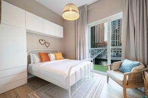 1BR Beach House Vibes in Prime Marina Location