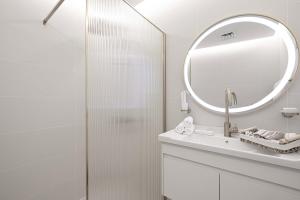 1BR Beach House Vibes in Prime Marina Location