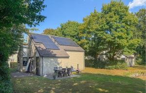 Beautiful Home In Hoeven With Wifi