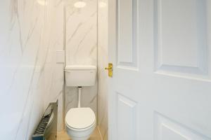 3Bed, Sleeps 7, TV in Each Room, Garden, Parking