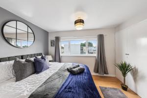 3Bed, Sleeps 7, TV in Each Room, Garden, Parking