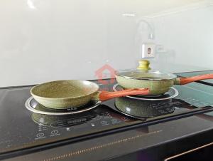 Best View 1BR Baywalk Condo Pool Gym, Wi-Fi