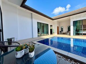 Cozy Pool villa near Golf Club Laguna beaches
