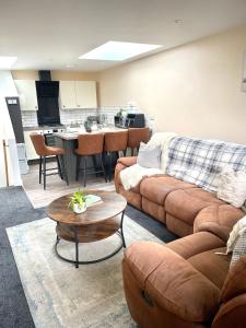 Modern 1 Bed Apartment Sleeps 2