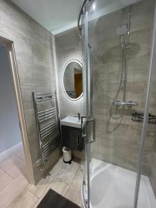 Modern 1 Bed Apartment Sleeps 2