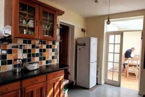 Swindon 4-Bedroom Town House With Garage and Garden