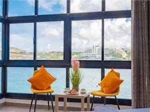 Sunny Beach House with Jacuzzi - Steps from the Sea