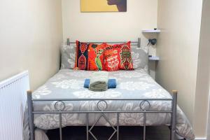 House - Sleeps 10 - Garden - Parking