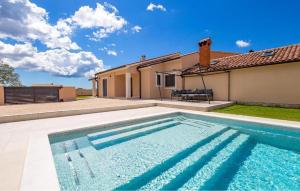 Stunning Home In Bibici