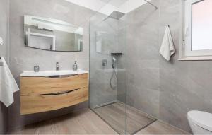 Stunning Home In Bibici