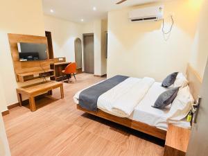 Hotel City Inn 2min Walk To Gorakhnath Temple