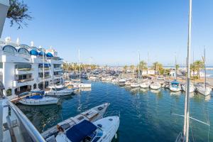 Puerto Marina Terrace Apartment, 1 min from the BEACH