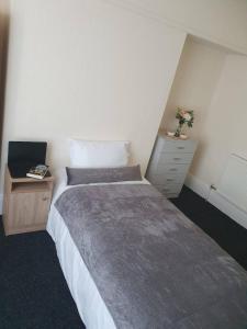 3 Bed Central Flat Ideal for Contractors