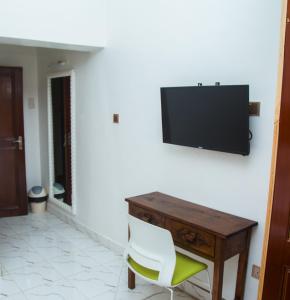 Whispering Palms Gardens, Hotel and Suites