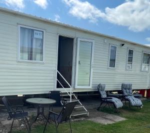 FamilyCaravan-SeaView-Garden-Ensuite-NearBeach