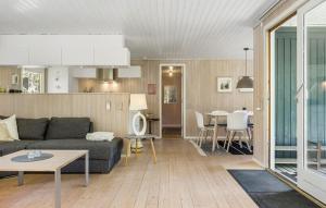 Awesome Home In Ebeltoft With Wifi