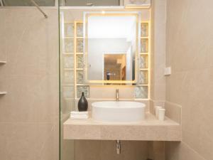 2 Bedrooms for 4 Guests with Terrace in the Heart of Sathorn