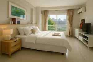 Cozy City Retreat in Ekkamai