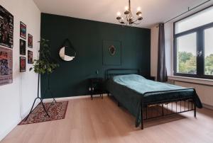 Rock City Apartments Room 555