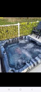 Caravan with hot tub at Tattershall lakes - Ubytování bez kategorie ve městě Tattershall