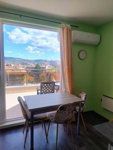 The View - Modern and Central Stay