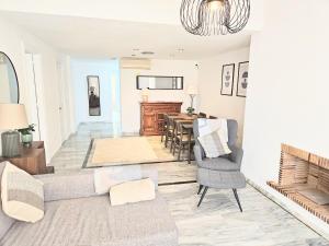 Monte Duquesa Luxury 2 Bed with pool close to Port and Beach