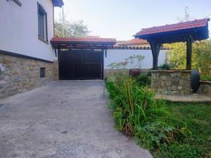 Къща за гости При Комина - Guest House By the Chimney