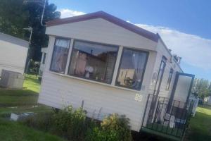 Caravan 88 2 Bed Sleeps 6 Parking