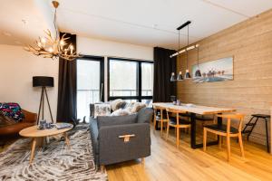 Levi Cranberry C 32 Visit Levi