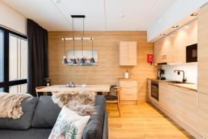 Levi Cranberry C 32 Visit Levi