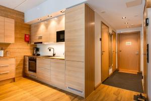 Levi Cranberry C 32 Visit Levi