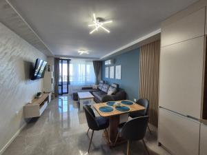 Blue Home Atana Near Airport