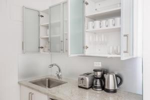 Midtown 1BR w Gym Doorman nr Grand Central NYC-747