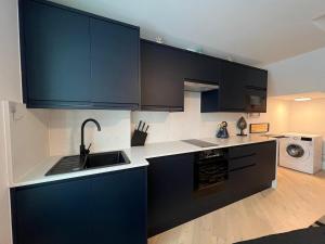 Modern Studio Living, 300m from Totteridge & Whetstone Station
