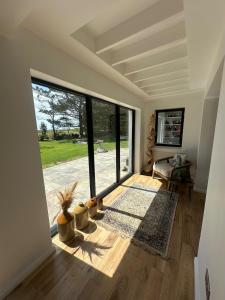 6BR Designer Home OR SEPARATE 2BR Guesthouse OPTION