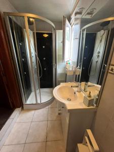 Midi Station Apartment