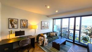 Gorgeous 1 bed Exec South Yarra with workspace