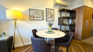 Gorgeous 1 bed Exec South Yarra with workspace
