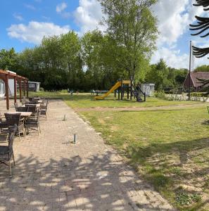 Chalet with nice garden in Anloo