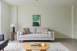 Blueground Riverside pool nr Miami River MIA-153