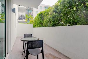 Blueground Riverside pool nr Miami River MIA-153