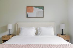 Blueground Riverside pool nr Miami River MIA-153