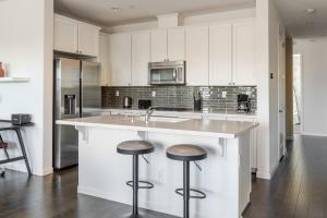 Blueground Redwood City balcony nr Park SFO-1936