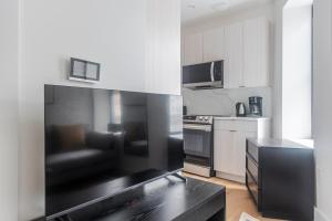 Blueground Alphabet City view nr Tompkins Sq Park NYC-1884