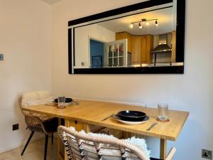 Modern 2-Bed Home with great location in Luton