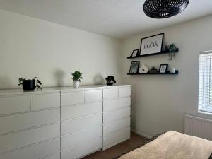 Modern 2-Bed Home with great location in Luton