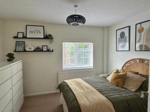 Modern 2-Bed Home with great location in Luton