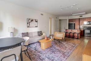 Blueground City pool nr Square SFO-1904