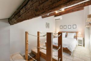 Duplex au cœur du vieil Antibes, Le Jamesy