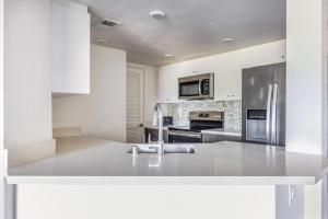 Blueground Studio City jacuzzi nr Griffith Park LAX-1416